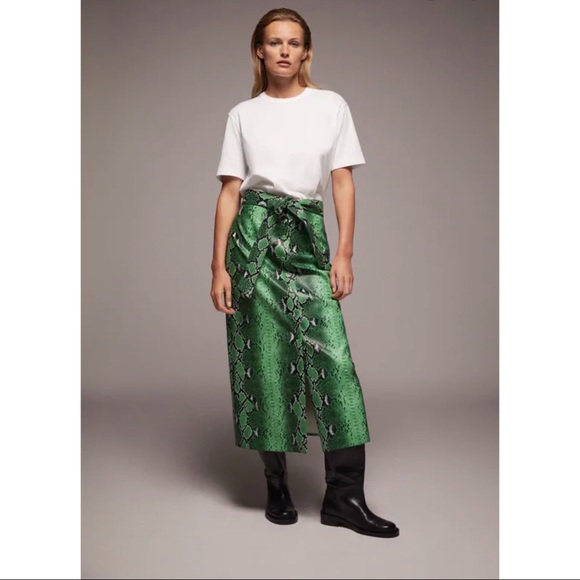 Zara Dresses & Skirts - ZARA Limited Edition Faux Leather Snakeskin Skirt